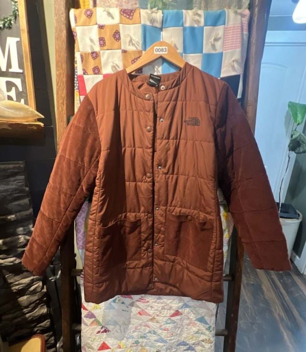 The North Face Women's Harway Collarless Midi Puffer Jacket in Dark Oak